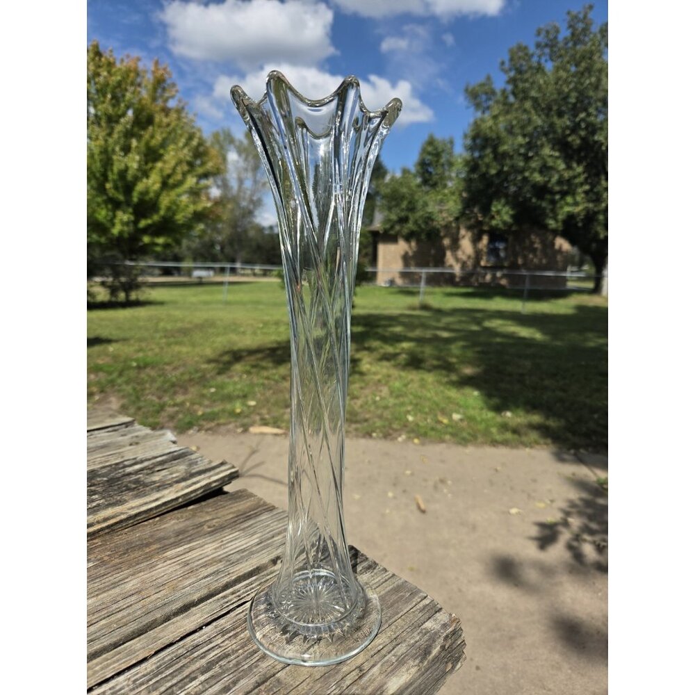 Twisted Ribbed Swung Spiral Vase‎ Clear Glass 13" H Starburst Base